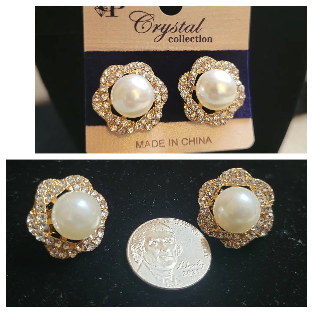 Pearl flower w/rhinestone accents clip-on earrings (small)