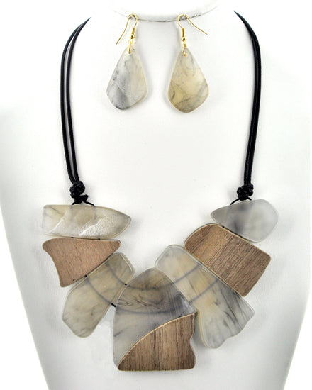 Natural bliss necklace set